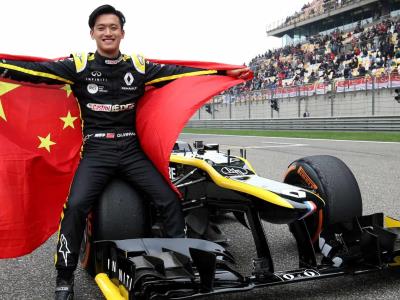 Zhou Guanyu se une a Ferrari como piloto reserva para temporada 2025