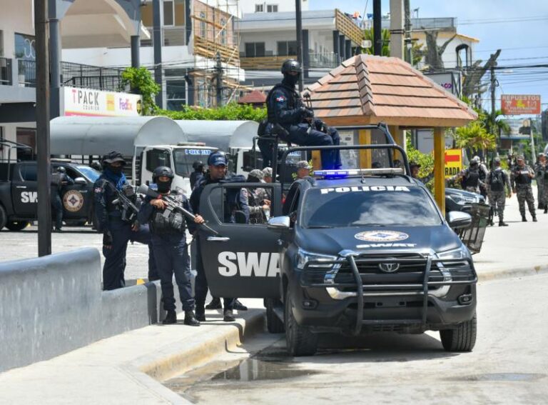 Abinader asegura que en RD no hay territorios que no estén controlados por las autoridades