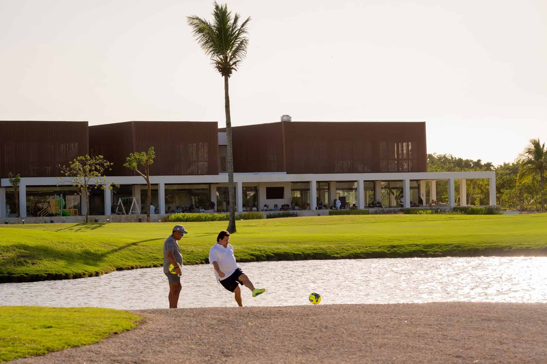 El FootGolf es un deporte que combina el fútbol y el golf.