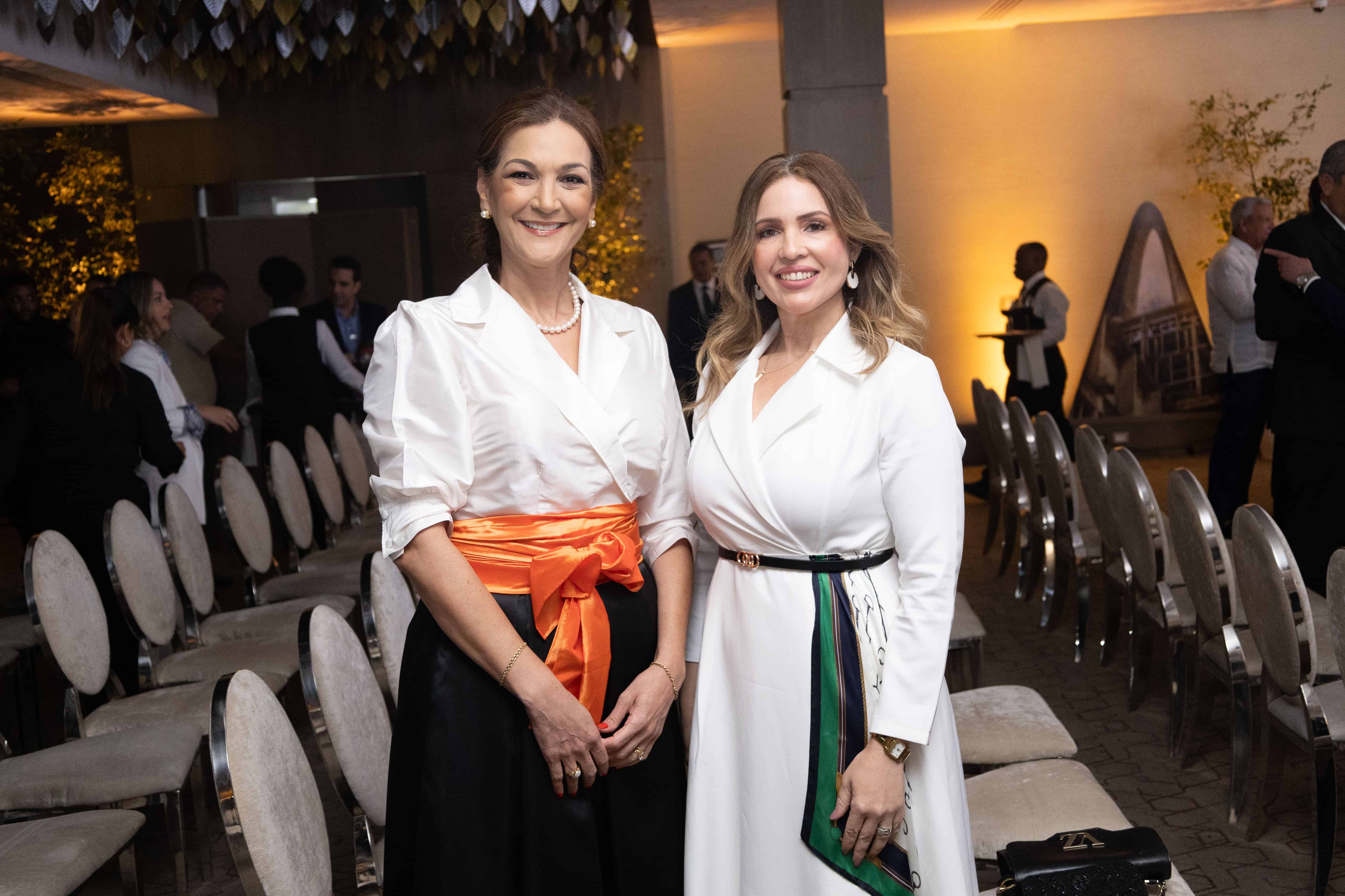 Karina Cruz y Rita Elena González.