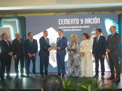 ADOCEM presenta libro sobre la evolución de la industria del cemento