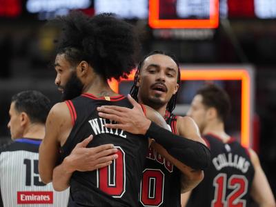 Coby White anota 31 puntos y los Bulls remontan para vencer a Nets