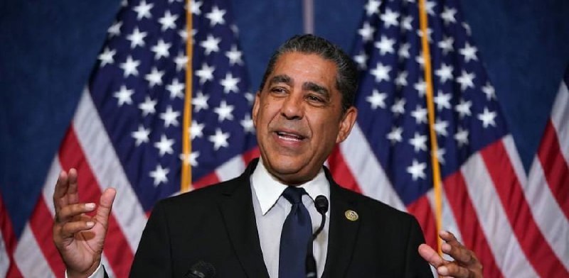 Comité republicano llama “inmigrante ilegal” a Adriano Espaillat