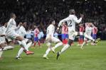 Real Madrid somete al Atlético en penales en la Champions. Arsenal, Villa y Dortmund avanzan