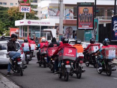 Cuánto ganan conductores y repartidores de plataformas digitales