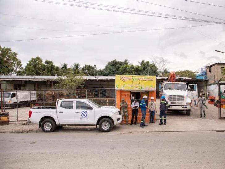 Desmantelan conexión ilegal en empresa de jugos en SDN