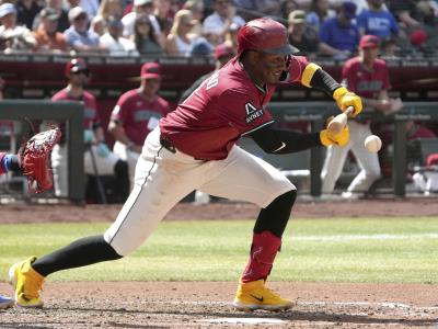 Diamondbacks anotan 8 en la 8va y vencen a Cubs para dividir serie