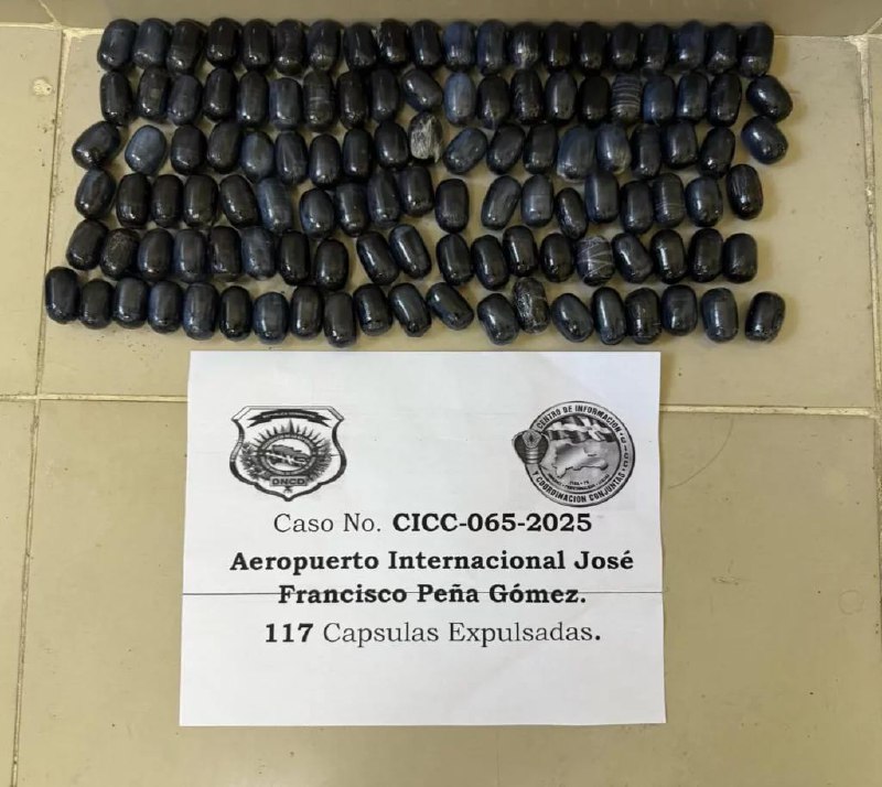 DNCD atrapa 2 «mulas», una francesa y otra dominicana, que viajarían con 246 cápsulas de cocaína en sus estómagos