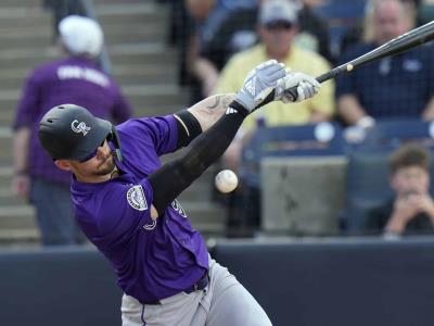 Doyle y Farmer ayudan a los Rockies a vencer 2-1 a los Rays