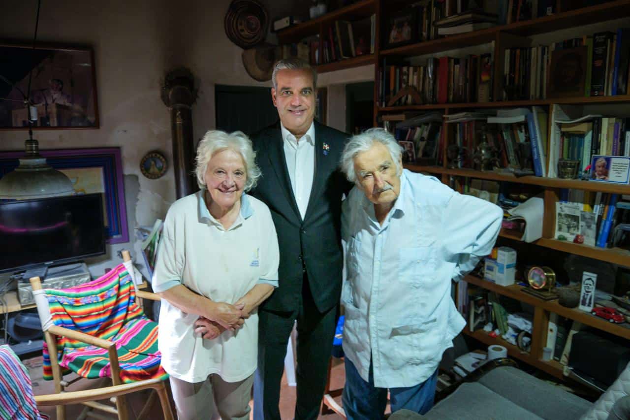 El presidente Luis Abinader se reunió con el expresidente uruguay José Mujica.