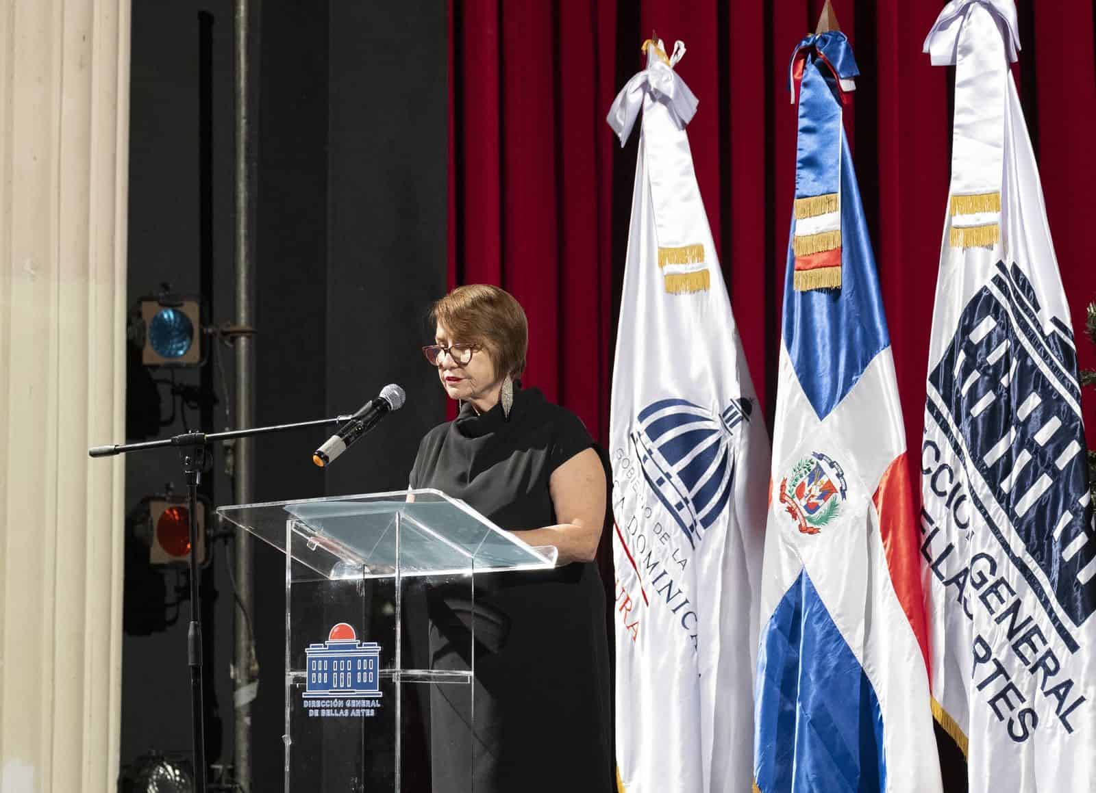 La directora de Bellas Artes, Marinella Sallent dio el discurso principal en el acto.