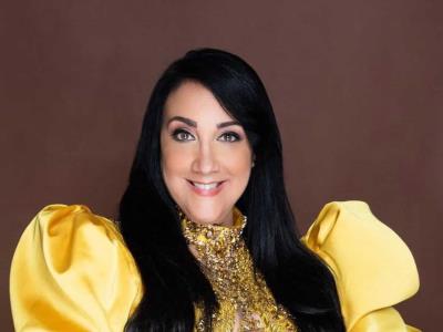 Elegancia y creatividad: Giannina Azar en premios Soberano 2025