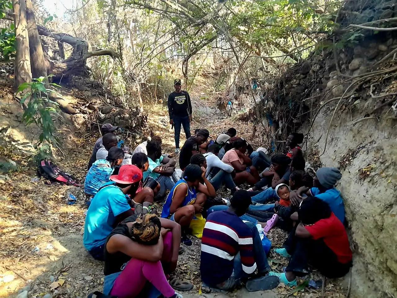 Encuentran grupo de haitianos indocumentados en una casa abandonada en Las Matas de Farfán