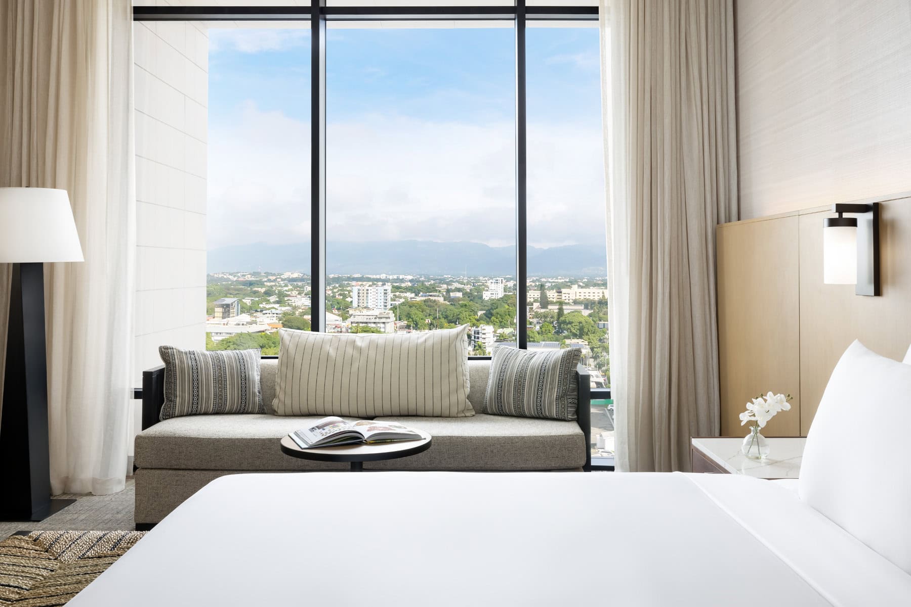 Vista de la ciudad de Santiago desde una de las habitaciones del Hilton en esa ciudad.