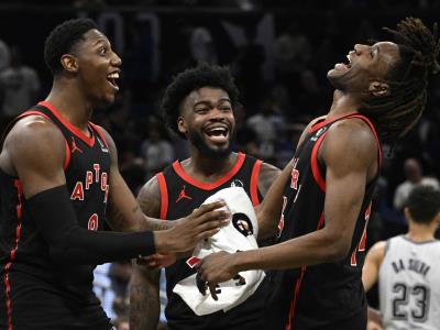 Ja'Kobe Walter encesta triple y Raptors superan a Magic