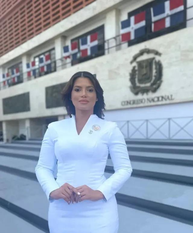 Kimberly Taveras solicita explicación sobre préstamo de 70 millones de dólares para el sector eléctrico