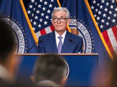 La Fed mantiene las tasas, pero degrada pronósticos