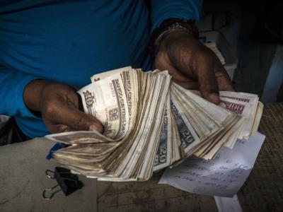 La moneda de Cuba enfrenta otra crisis por cambio de divisas