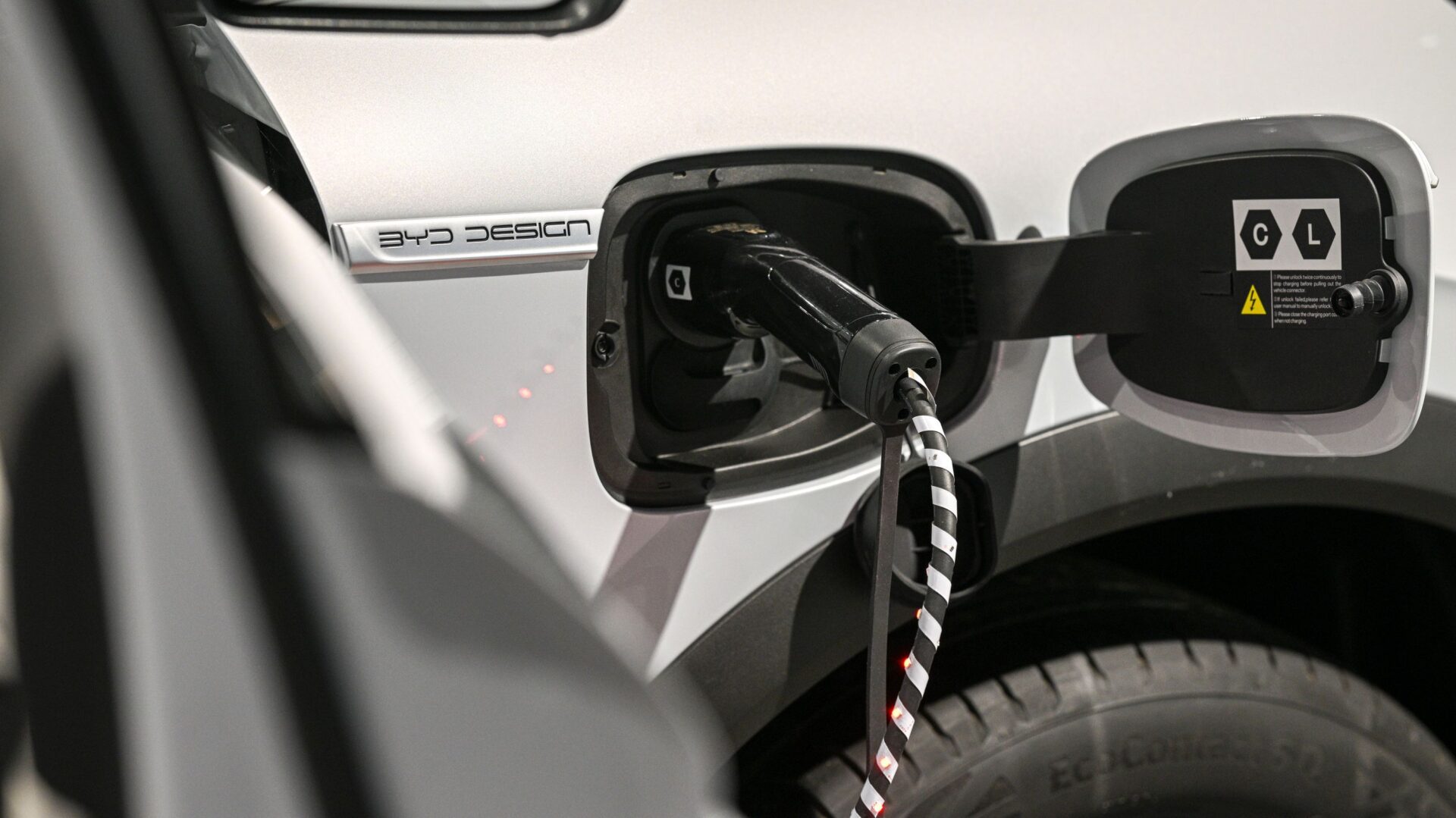 La nueva tecnología de carga de BYD deja atrás a Tesla con 400 km de autonomía en cinco minutos