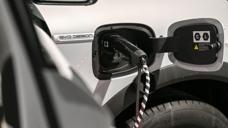 La nueva tecnología de carga de BYD deja atrás a Tesla con 400 km de autonomía en cinco minutos