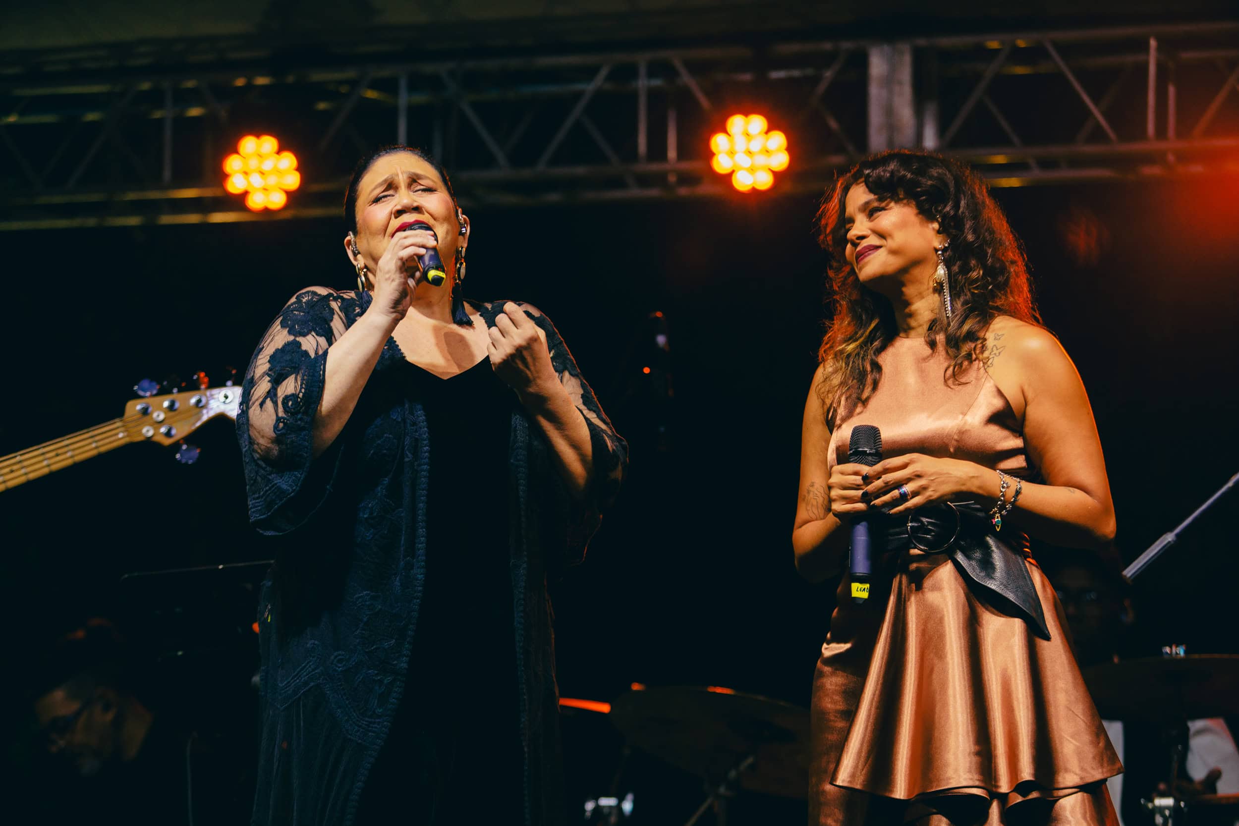 Maridalia Hernández junto a Ana Fé.
