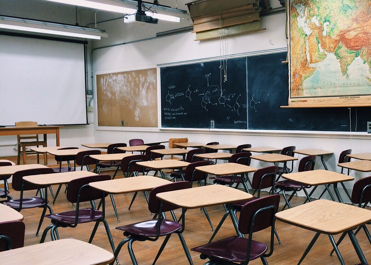Más de 20,000 estudiantes sin clases en Duarte y Hermanas Mirabal desde hace días