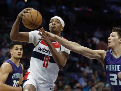 Middleton y Coulibaly guían a Wizards, que vencen a Hornets 113-110