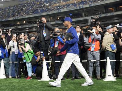 Mookie Betts perdió casi 15 libras por deshidratación y será baja
