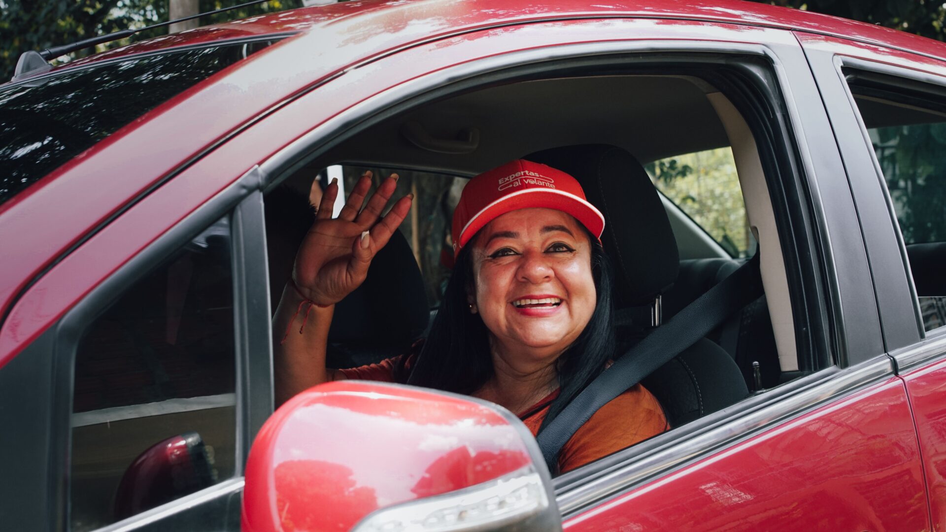 Mujeres al volante: crecen las socias de plataformas de transporte en América Latina