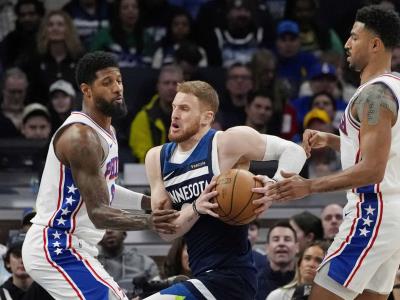 Naz Reid anota 23 y Wolves vencen a 76ers