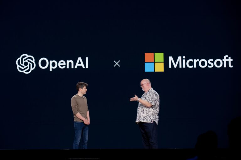 OpenAI invierte 12,000 millones en CoreWeave y aumenta la distancia con Microsoft