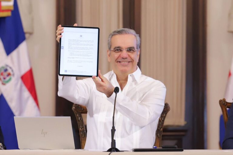 Presidente Luis Abinader «remenea» el tren gubernamental