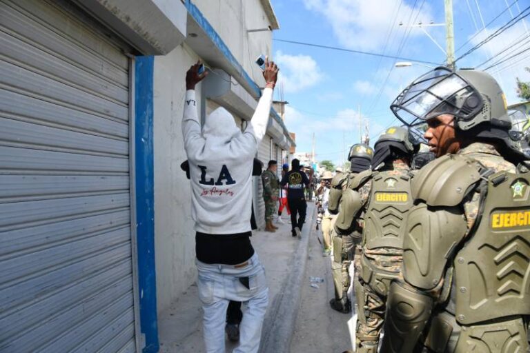 Protesta en Friusa terminó con 32 personas detenidas y armas incautadas, según Policía