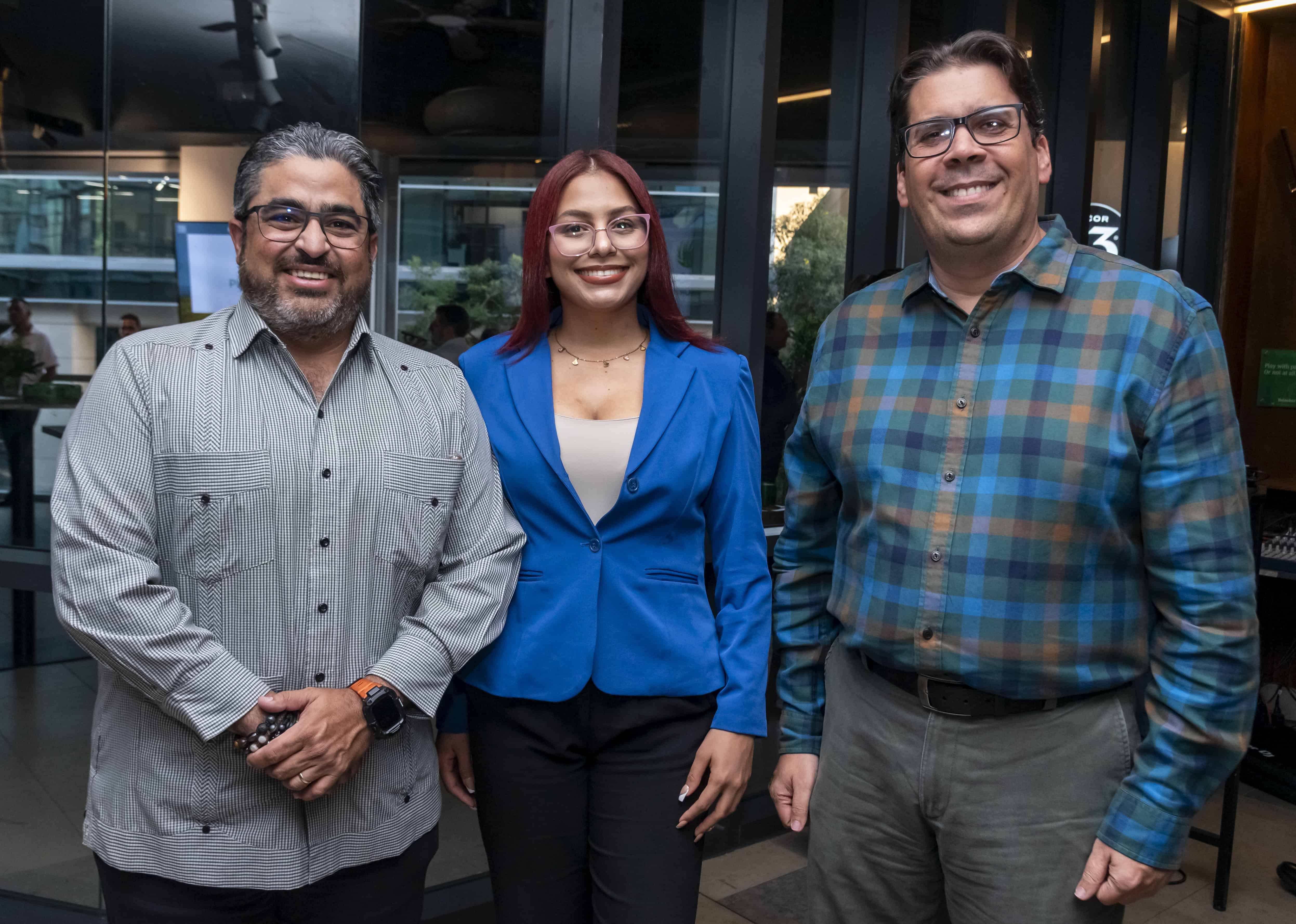 Víctor Báez, Mery Medina y José Luis Ravelo.