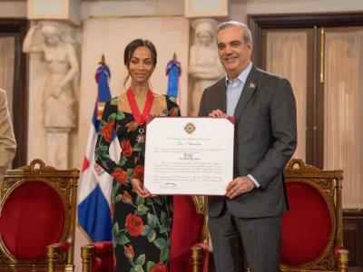 ¿Quiénes reciben la Orden Heráldica Cristóbal Colón como Zoé Saldaña