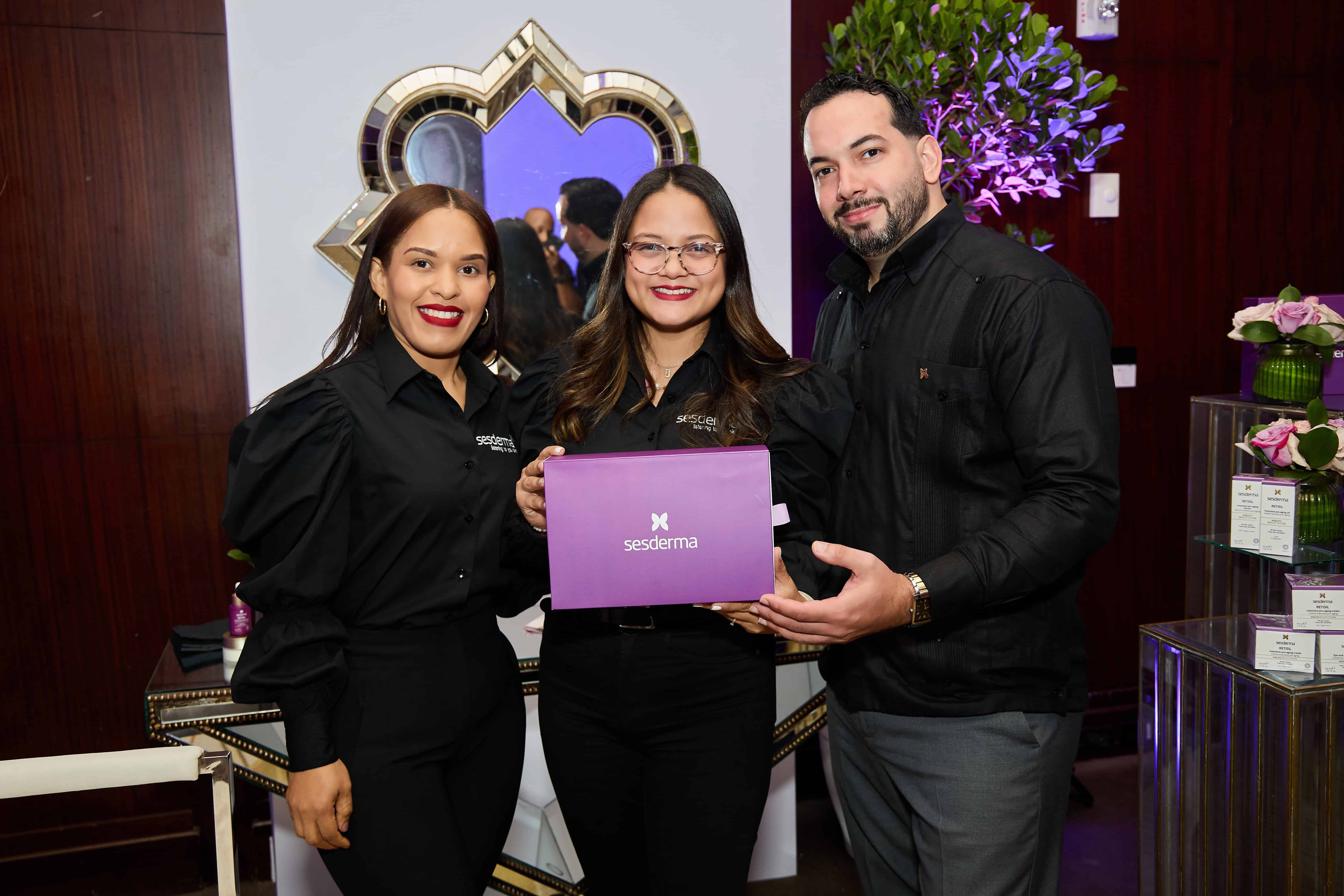 Yesenia, Shayna Ting y Miguel Ciprián.