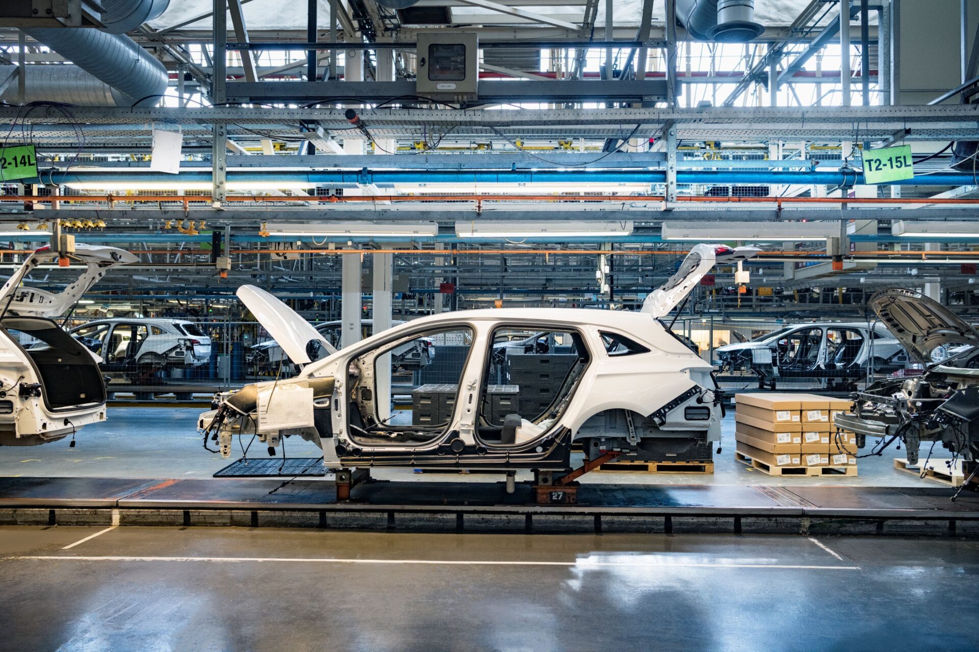 Trump suspende por 30 días los aranceles para automotrices estadounidenses con plantas en México y Canadá