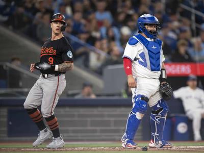 Tyler O'Neill amplia su marca de cuadrangulares en Día Inaugural