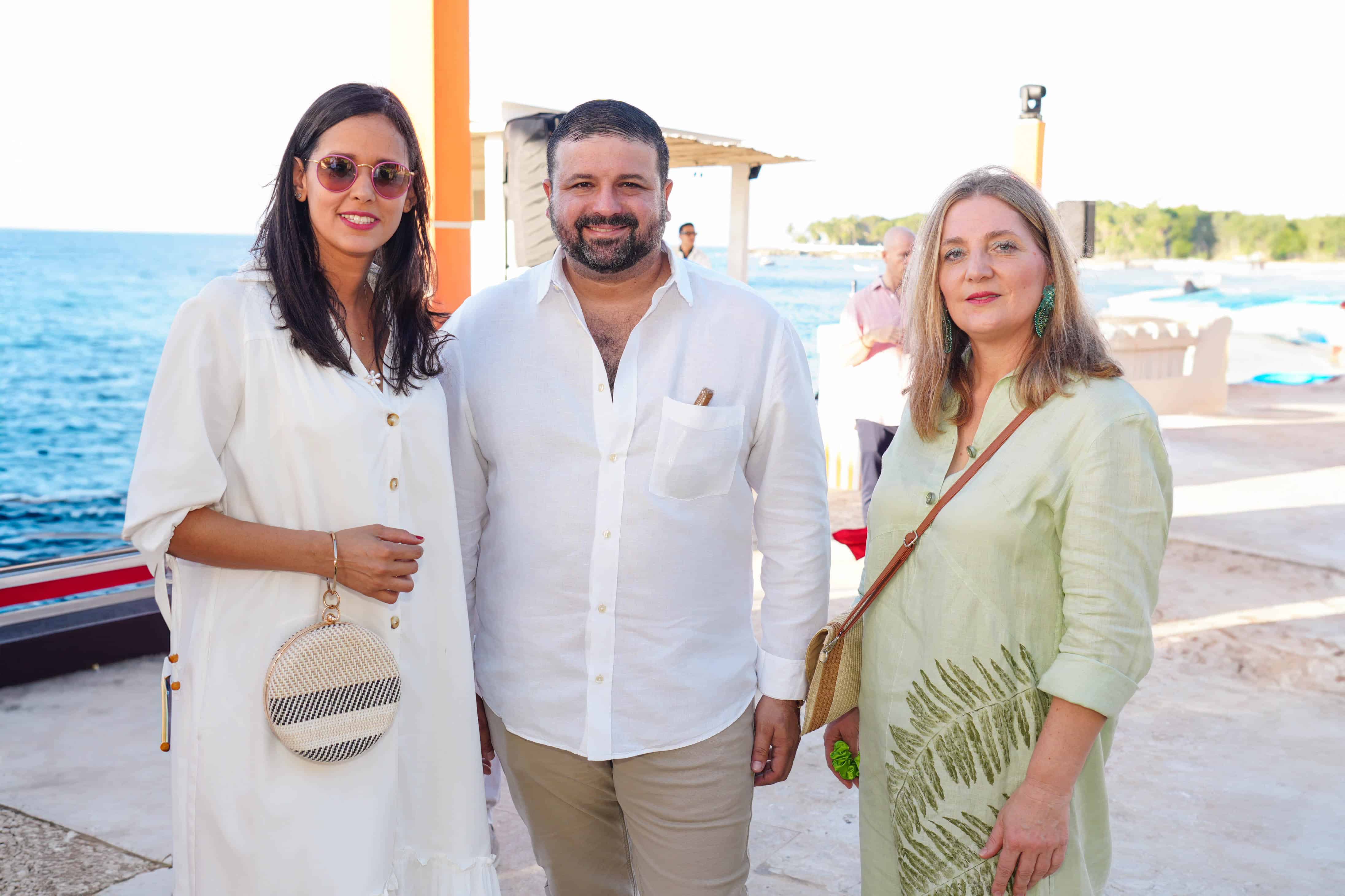 Leidy García, Anthony González y Sharon Mei.