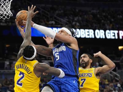 Wagner y Banchero lideran victoria del Magic ante Lakers