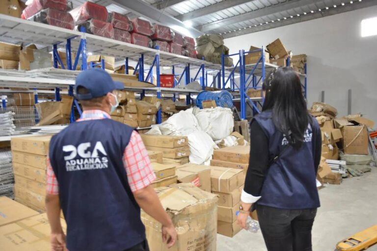 Aduanas inspecciona tiendas chinas “Mi Gusto” y “Me Home”