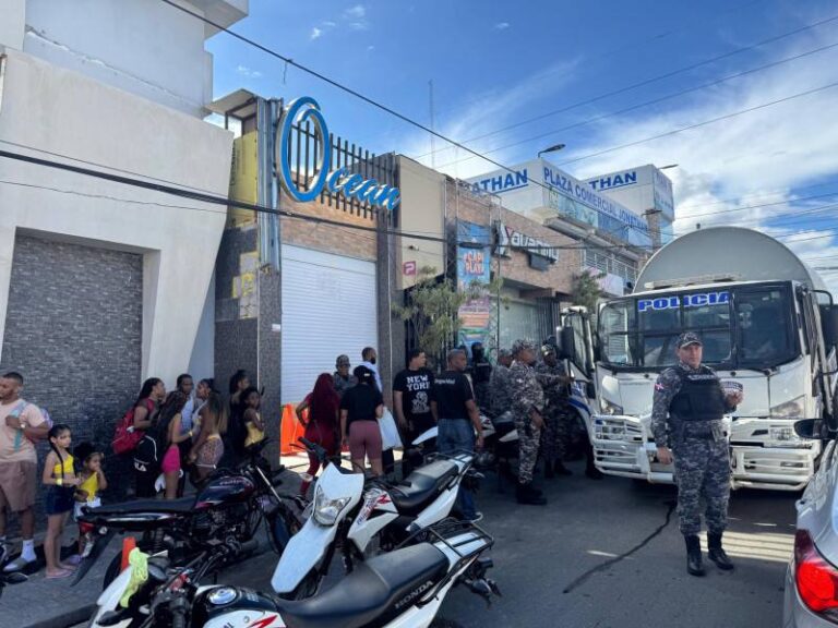 Agentes de la Policía cierran discoteca de Cristo Rey durante Viernes Santo