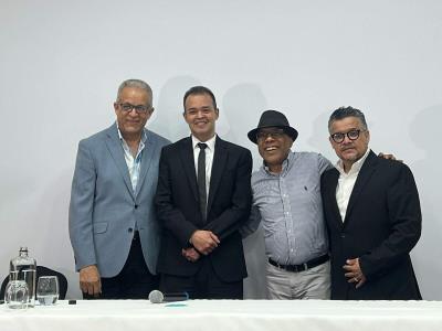 Alex Bueno lanza nuevo disco "El más completo" de 15 canciones