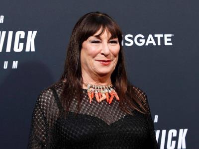 Anjelica Huston revela que enfrentó una "lucha contra el cáncer"