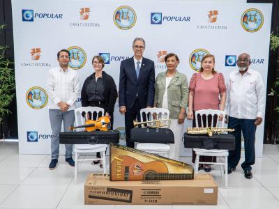 Banco Popular dona 130 instrumentos musicales en La Vega