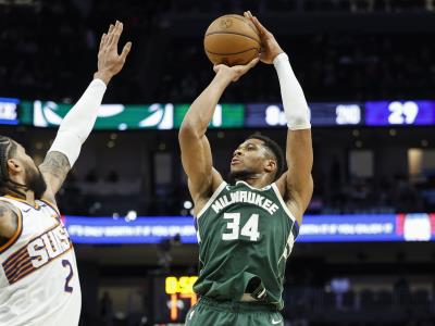 Bucks logran récord en porcentaje de tiros de campo y vencen a Suns