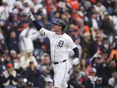 Carpenter da dos jonrones, Jack Flaherty gana en regreso a Detroit