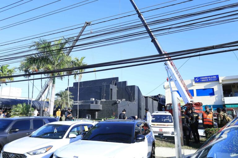Cifra de muertos por derrumbe del techo de la discoteca sube a 136