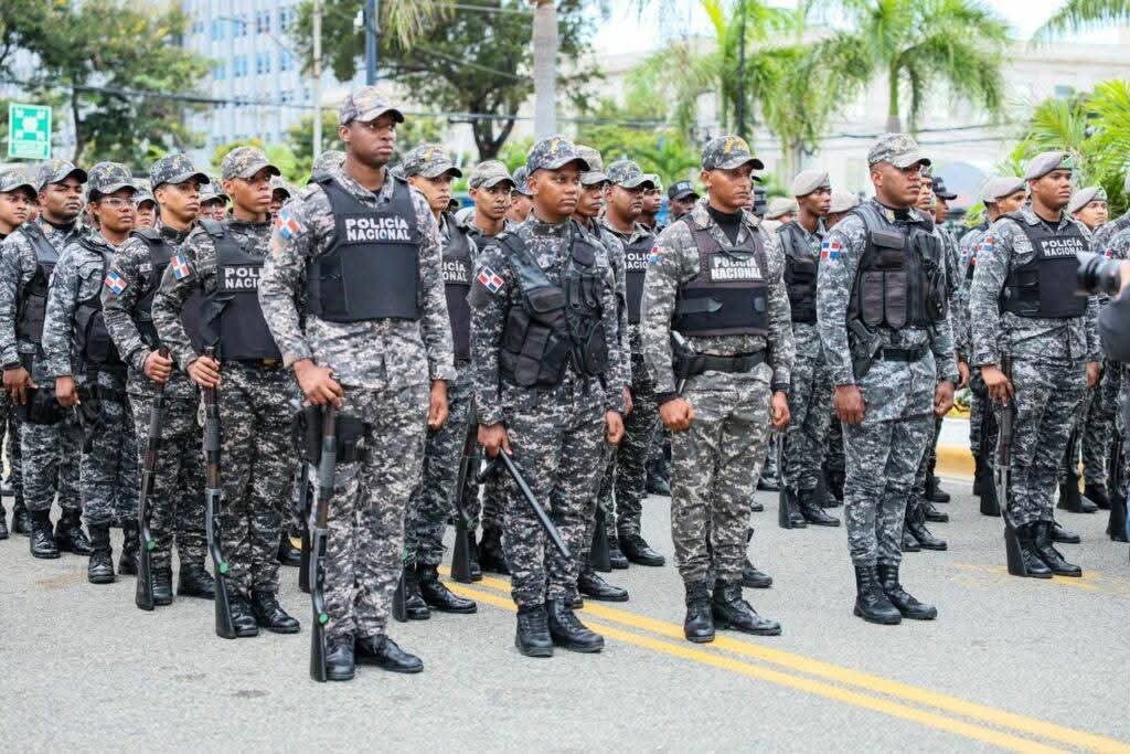 Cinco policías enfrentan prisión preventiva por el fallecimiento de un joven en La Romana.