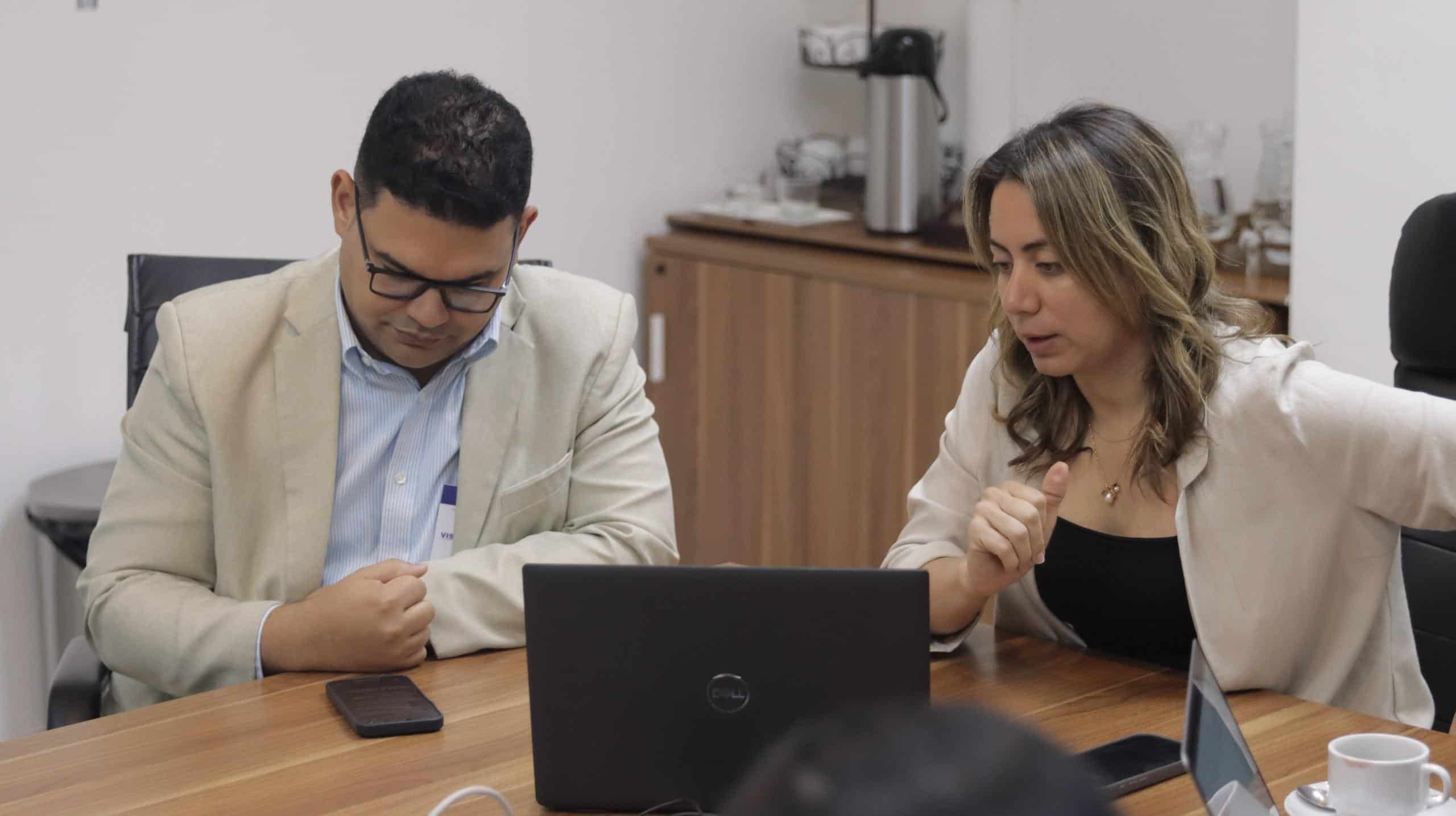 Gloria Reyes y Augusto de los Santos de Supérate y Siuben.